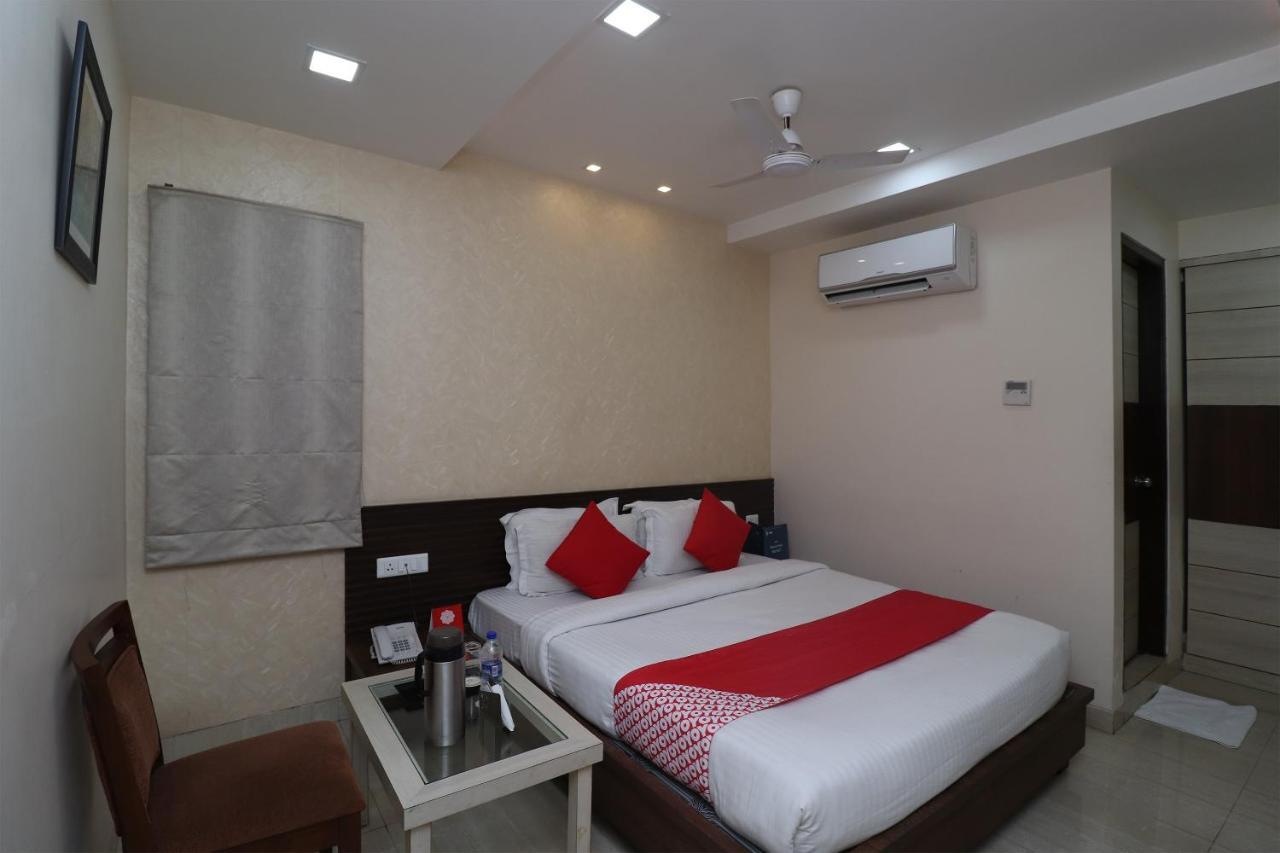 Deoria Oyo 29382 Golden Laurel Inn מראה חיצוני תמונה